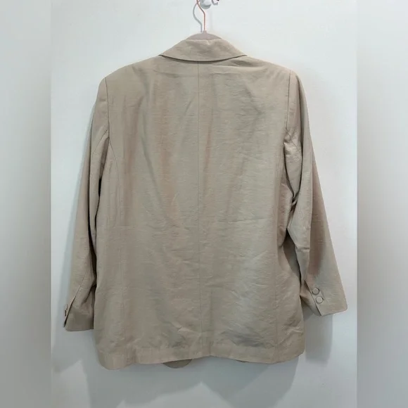 Zara Women's Beige suit set. Blazer L pants M. (Blazer fits M) NWT